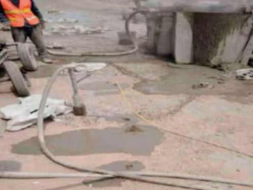 清城水泥混凝土路面板底注浆技术 路面脱空注浆整治方案